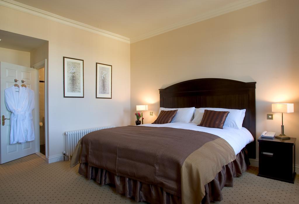 Baileys Hotel Cashel Cashel  Exterior photo